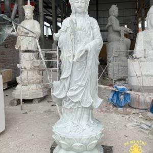 Tượng Quan Thế Âm Bồ Tát đá trắng tự nhiên 1.8M-2M