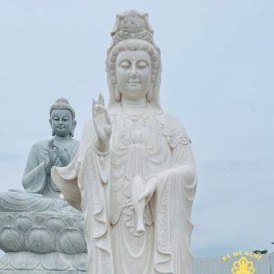 Tượng Quan Thế Âm Bồ Tát đá trắng tự nhiên 3.5M