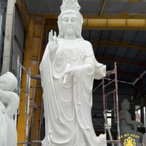 Tượng Quan Thế Âm Bồ Tát đá trắng tự nhiên 5M